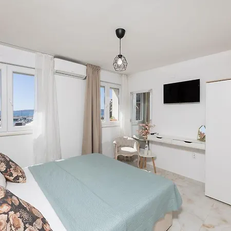 Pensión Porat 3*